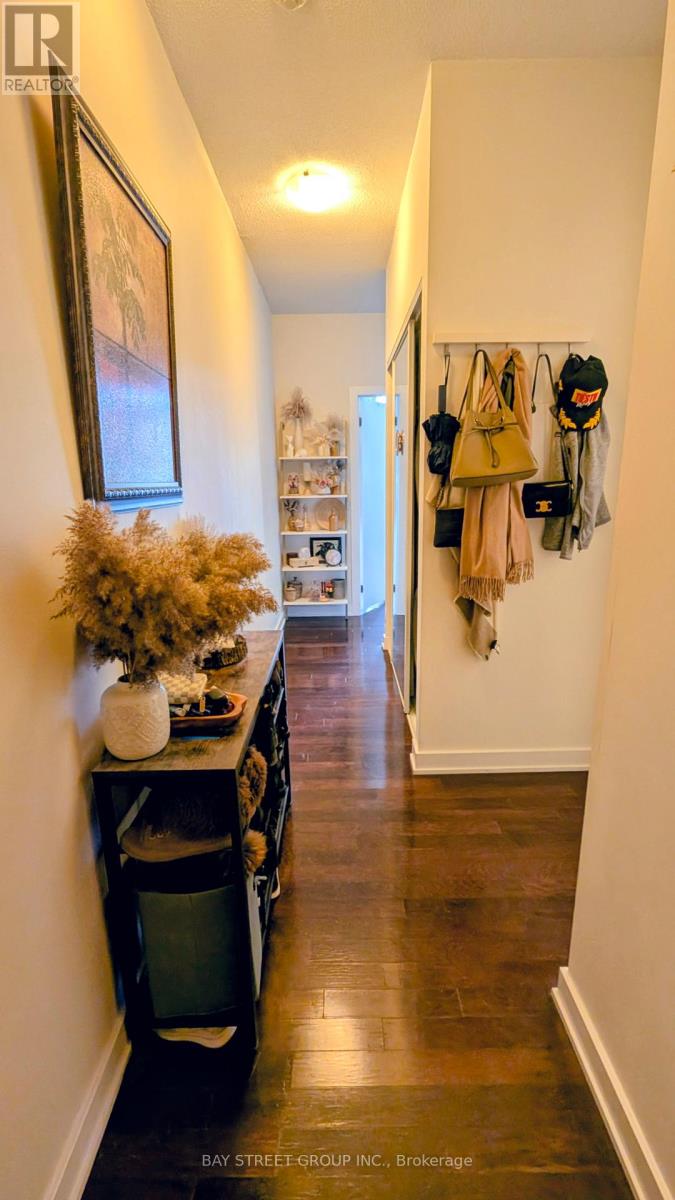 1811 - 33 Charles Street E, Toronto, Ontario  M4Y 0A2 - Photo 11 - C12954686