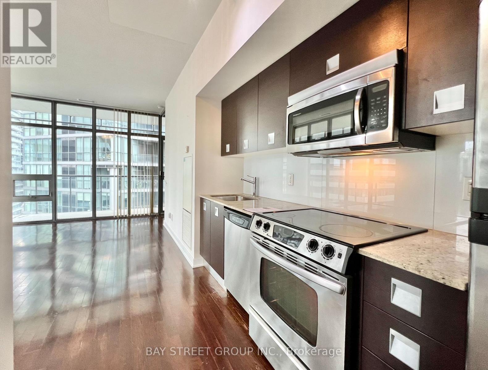 1811 - 33 Charles Street E, Toronto, Ontario  M4Y 0A2 - Photo 14 - C12954686