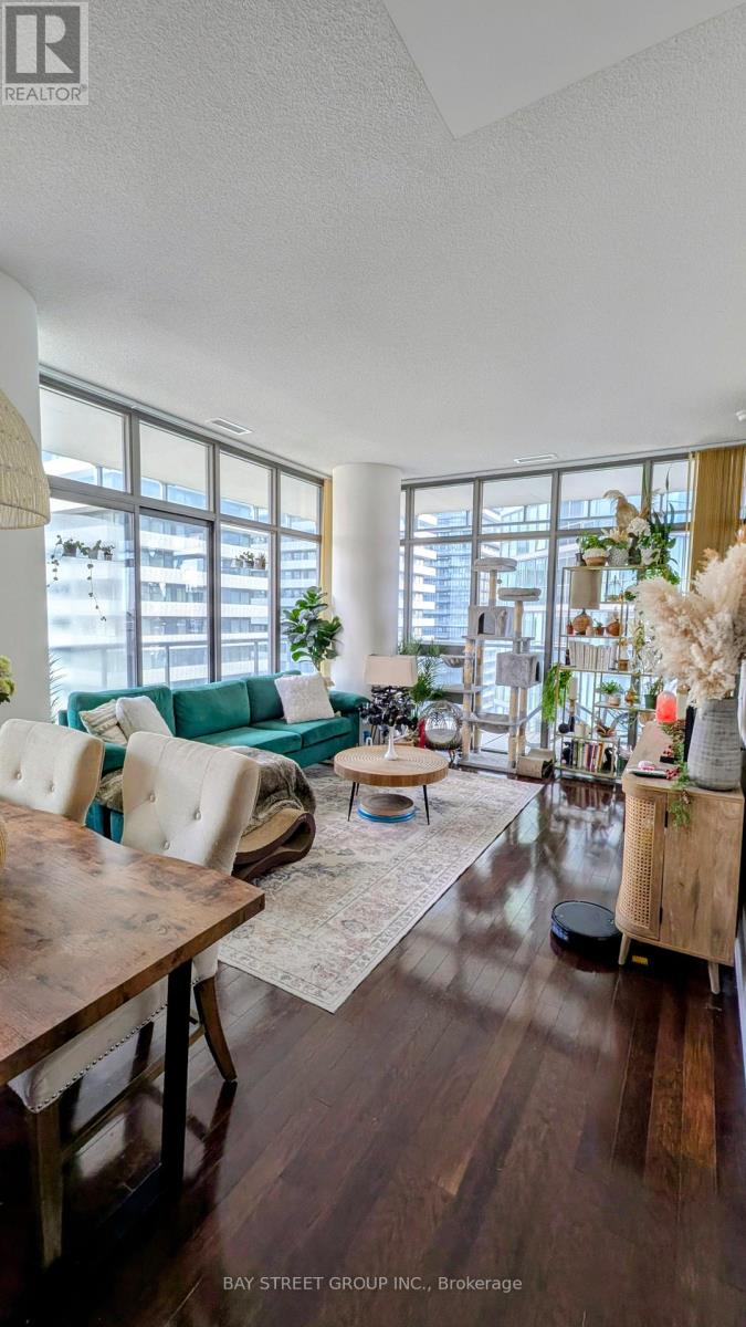 1811 - 33 Charles Street E, Toronto, Ontario  M4Y 0A2 - Photo 15 - C12954686