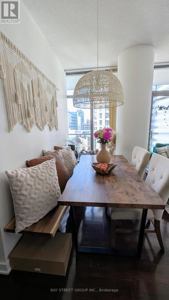 1811 - 33 Charles Street E, Toronto, Ontario  M4Y 0A2 - Photo 16 - C12954686