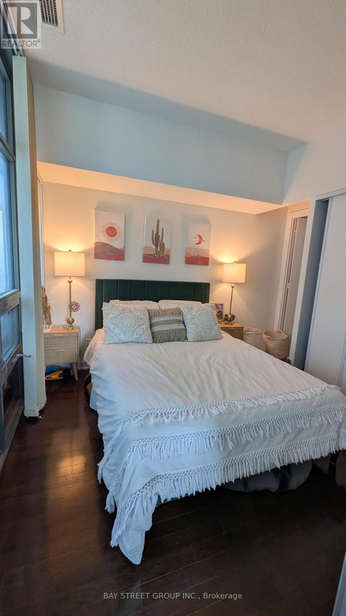 1811 - 33 Charles Street E, Toronto, Ontario  M4Y 0A2 - Photo 19 - C12954686