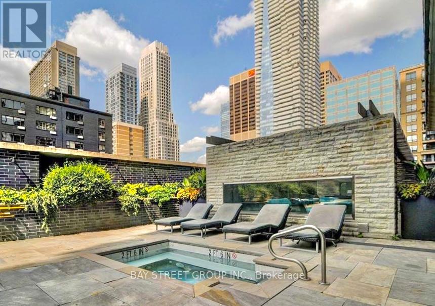 1811 - 33 Charles Street E, Toronto, Ontario  M4Y 0A2 - Photo 28 - C12954686