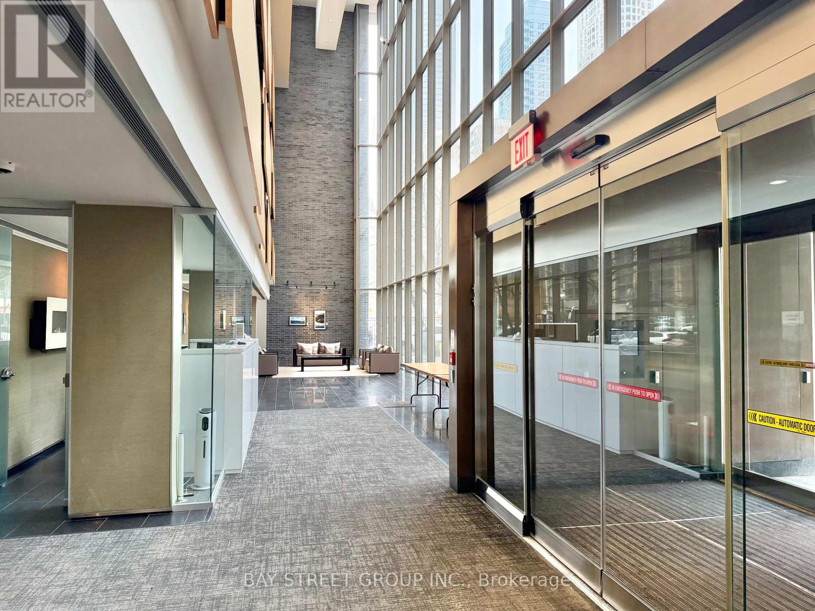 1811 - 33 Charles Street E, Toronto, Ontario  M4Y 0A2 - Photo 4 - C12954686