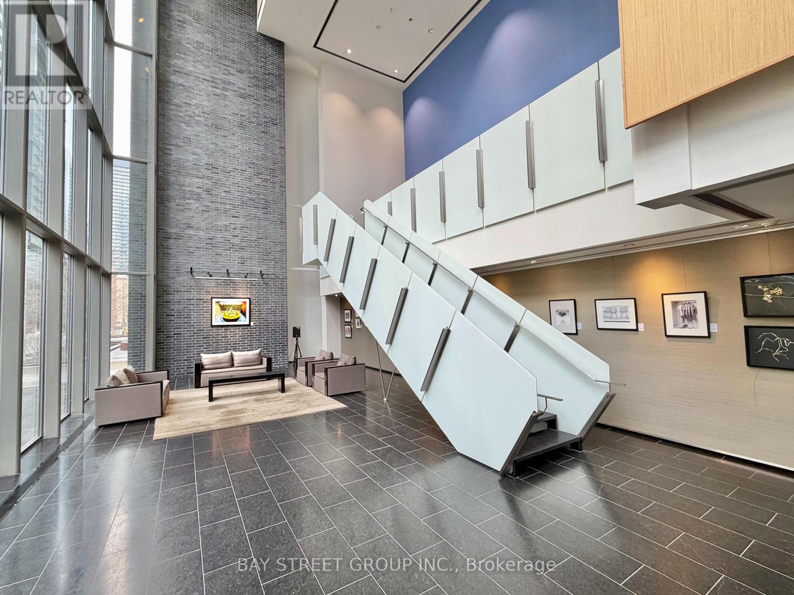 1811 - 33 Charles Street E, Toronto, Ontario  M4Y 0A2 - Photo 5 - C12954686