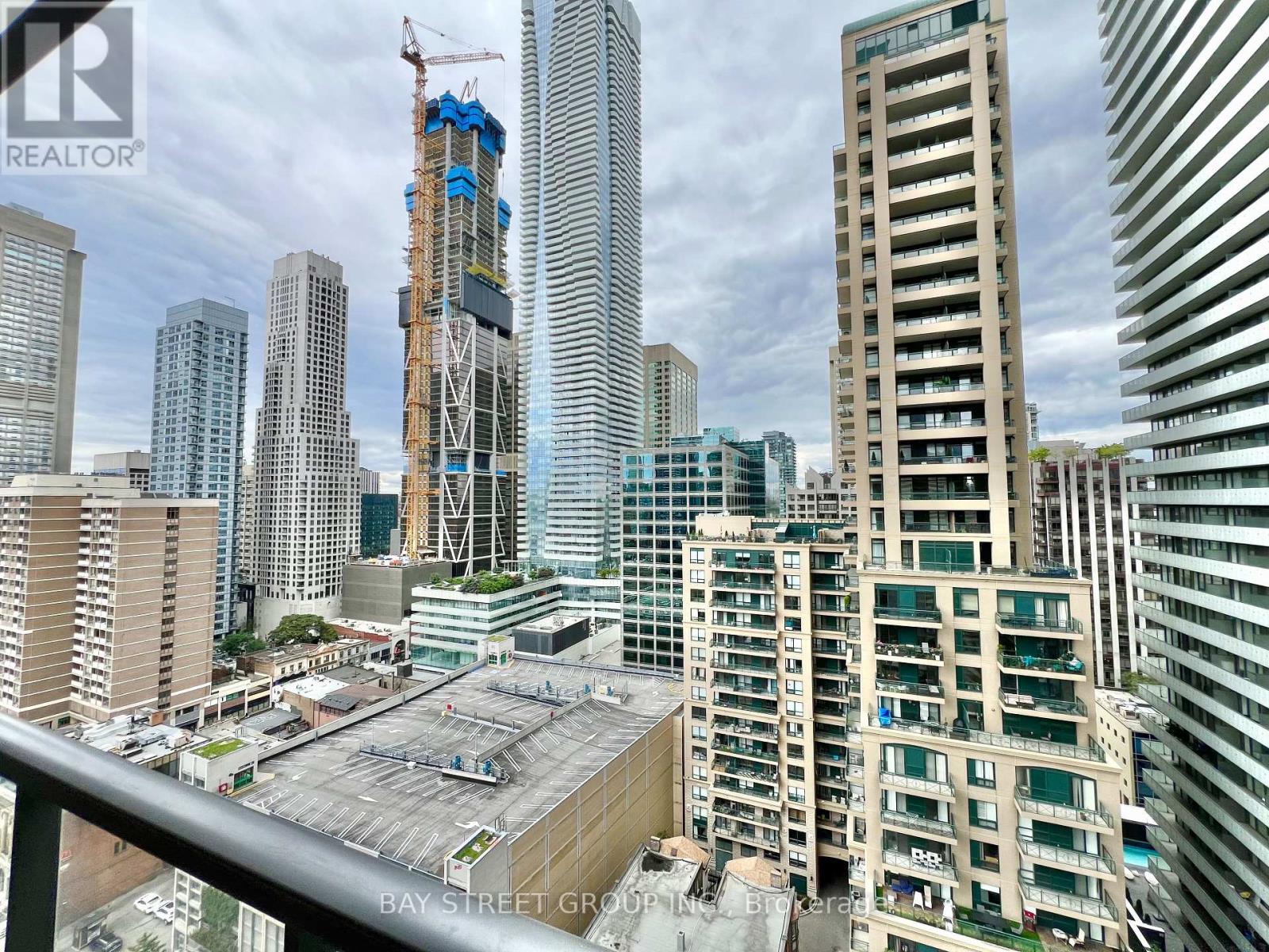 1811 - 33 Charles Street E, Toronto, Ontario  M4Y 0A2 - Photo 6 - C12954686