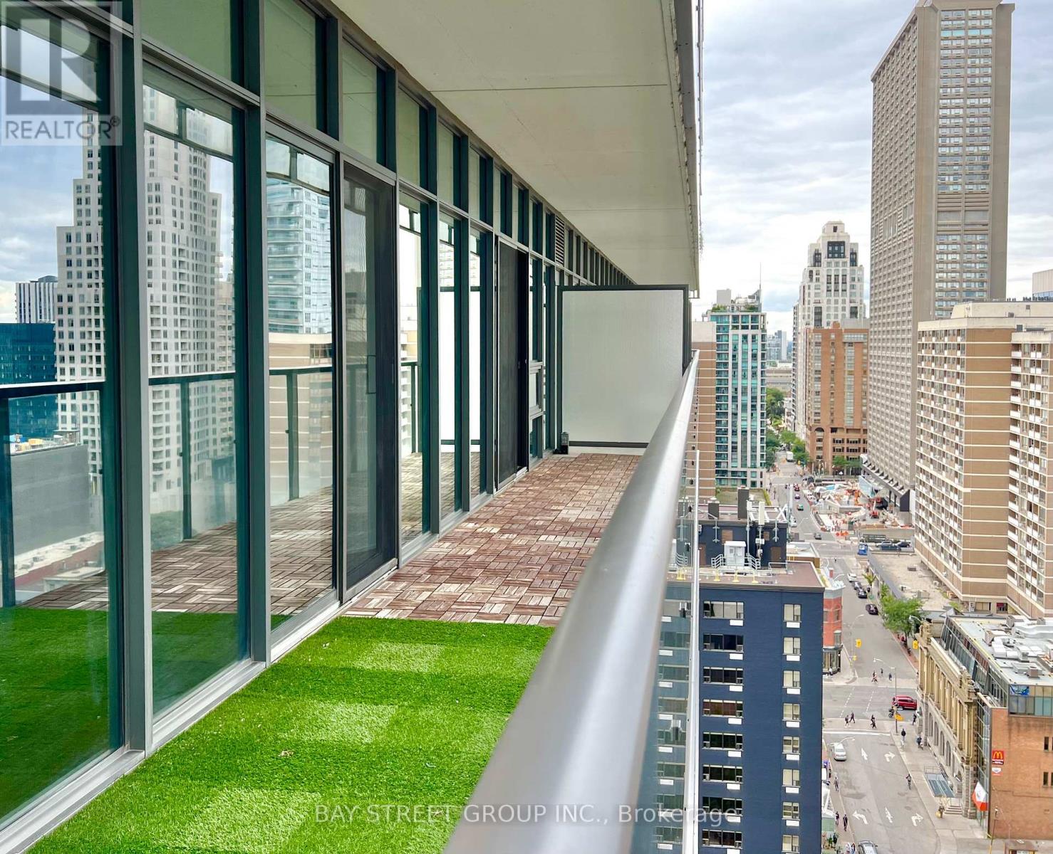 1811 - 33 Charles Street E, Toronto, Ontario  M4Y 0A2 - Photo 7 - C12954686