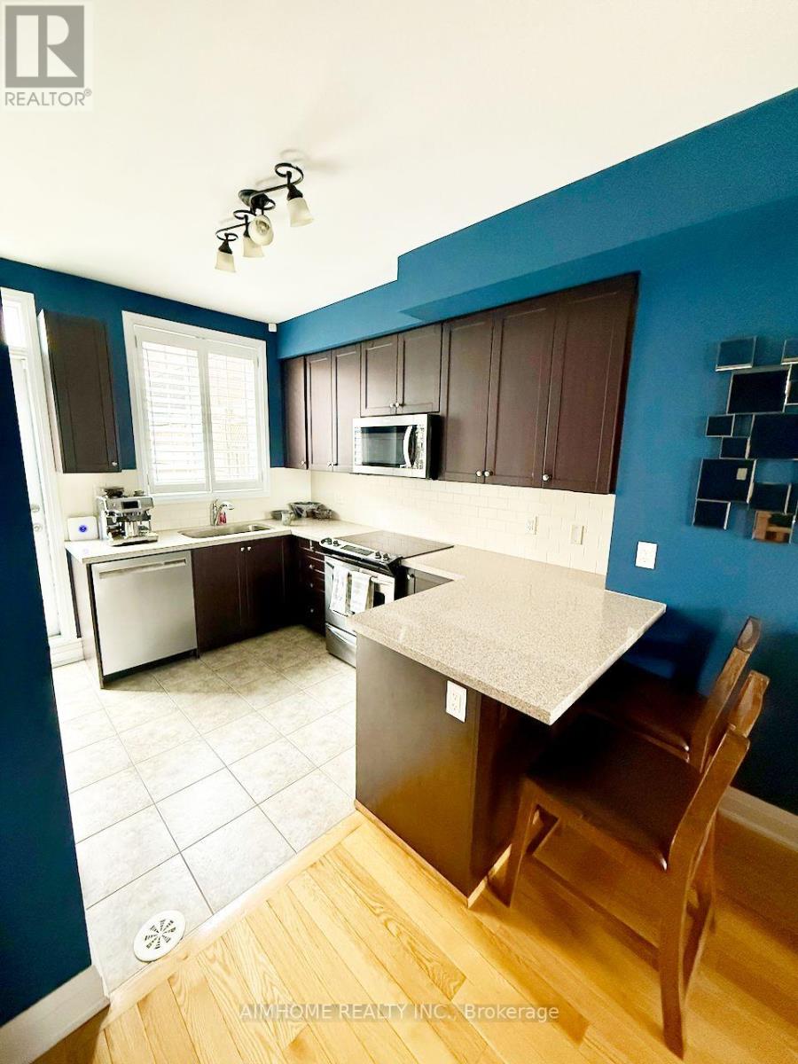 38 Raffeix Lane, Toronto, Ontario  M5A 0G5 - Photo 3 - C12954694