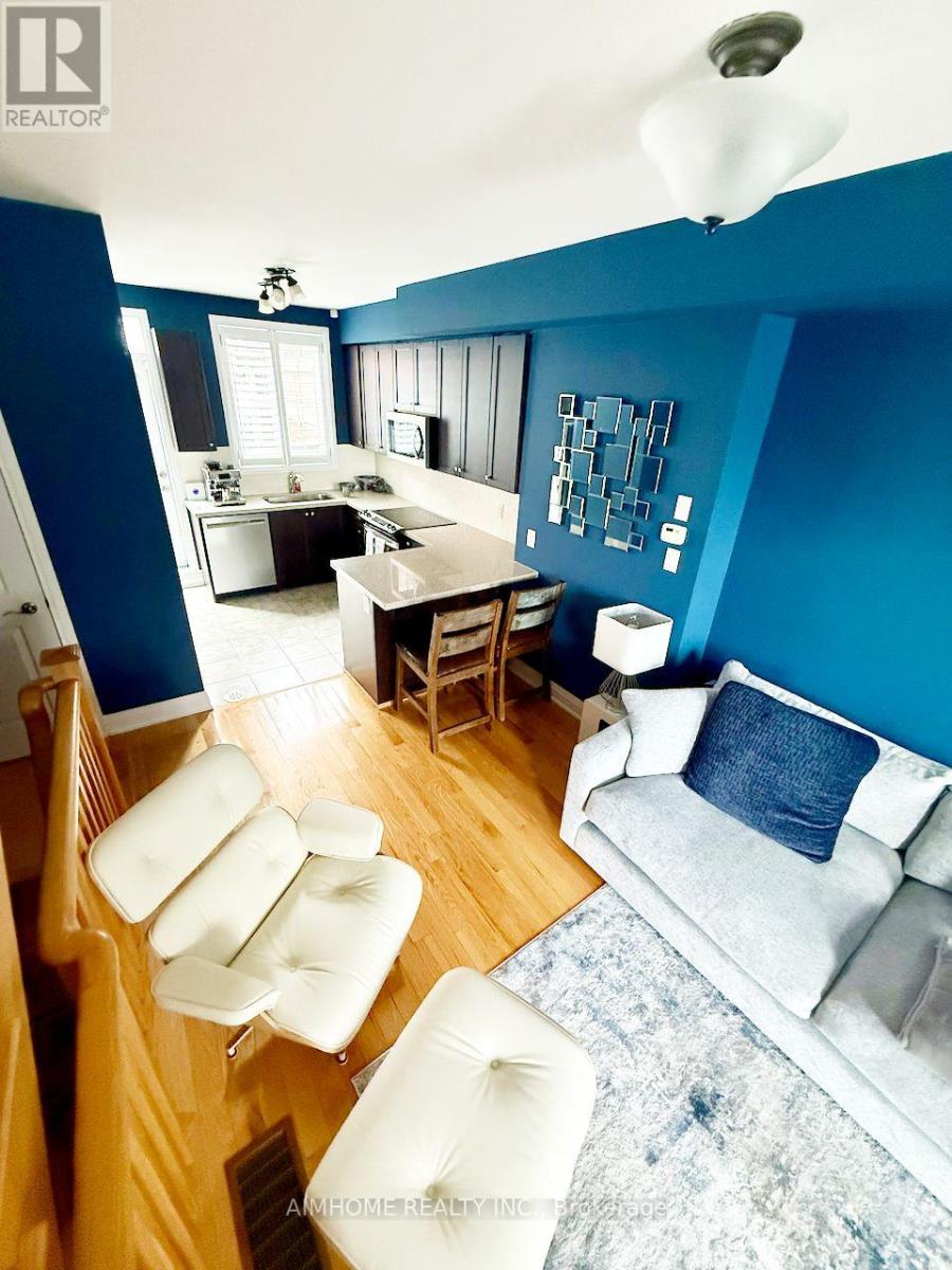 38 Raffeix Lane, Toronto, Ontario  M5A 0G5 - Photo 4 - C12954694