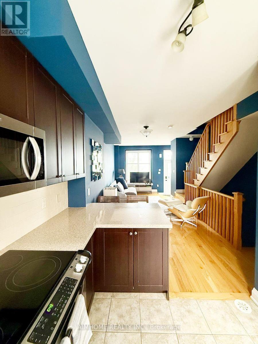 38 Raffeix Lane, Toronto, Ontario  M5A 0G5 - Photo 5 - C12954694