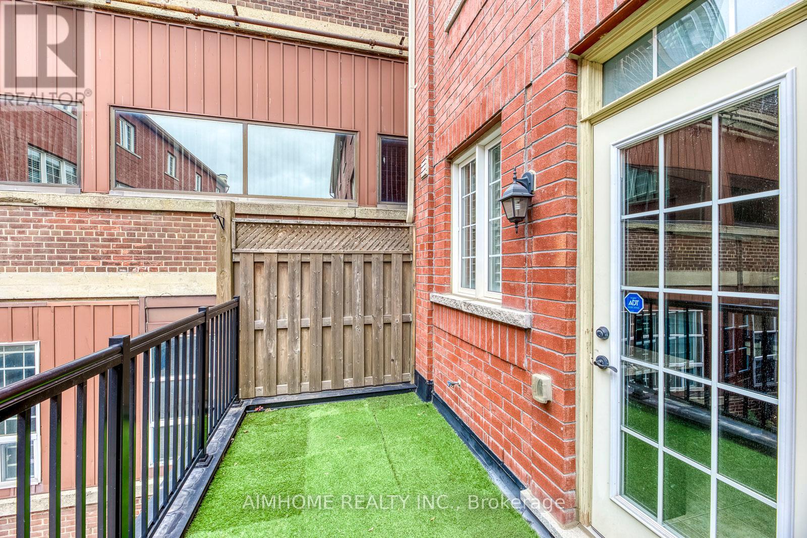 38 Raffeix Lane, Toronto, Ontario  M5A 0G5 - Photo 6 - C12954694