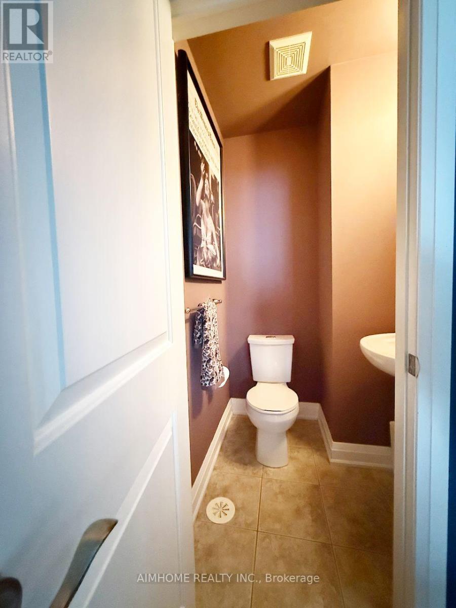 38 Raffeix Lane, Toronto, Ontario  M5A 0G5 - Photo 8 - C12954694