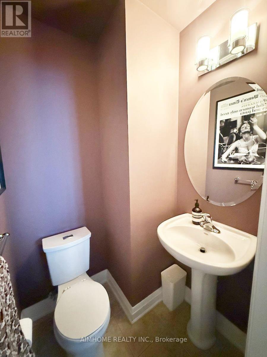 38 Raffeix Lane, Toronto, Ontario  M5A 0G5 - Photo 9 - C12954694