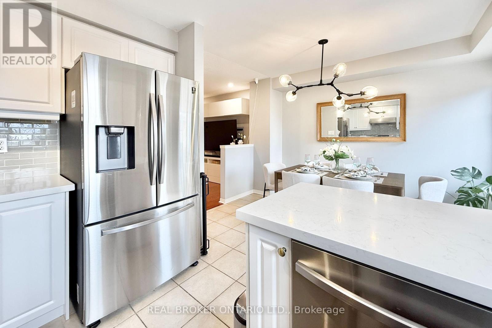 46 Revelstoke Crescent, Richmond Hill, Ontario  L4B 4T2 - Photo 10 - N12954678