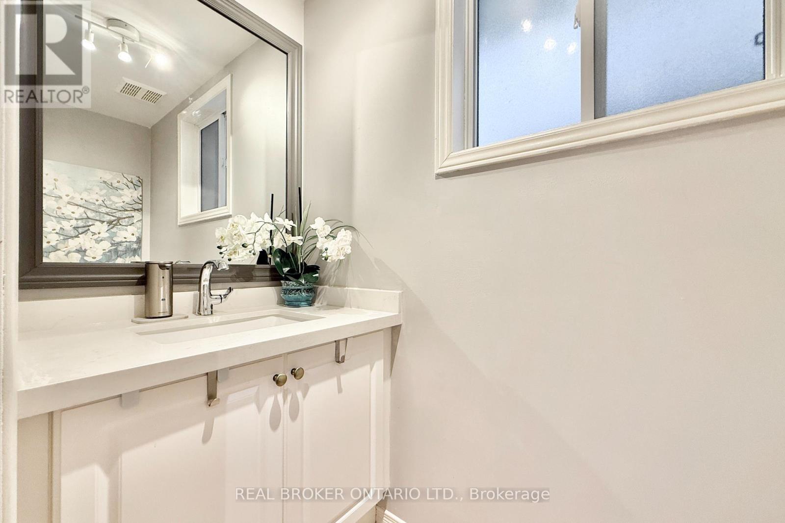 46 Revelstoke Crescent, Richmond Hill, Ontario  L4B 4T2 - Photo 11 - N12954678