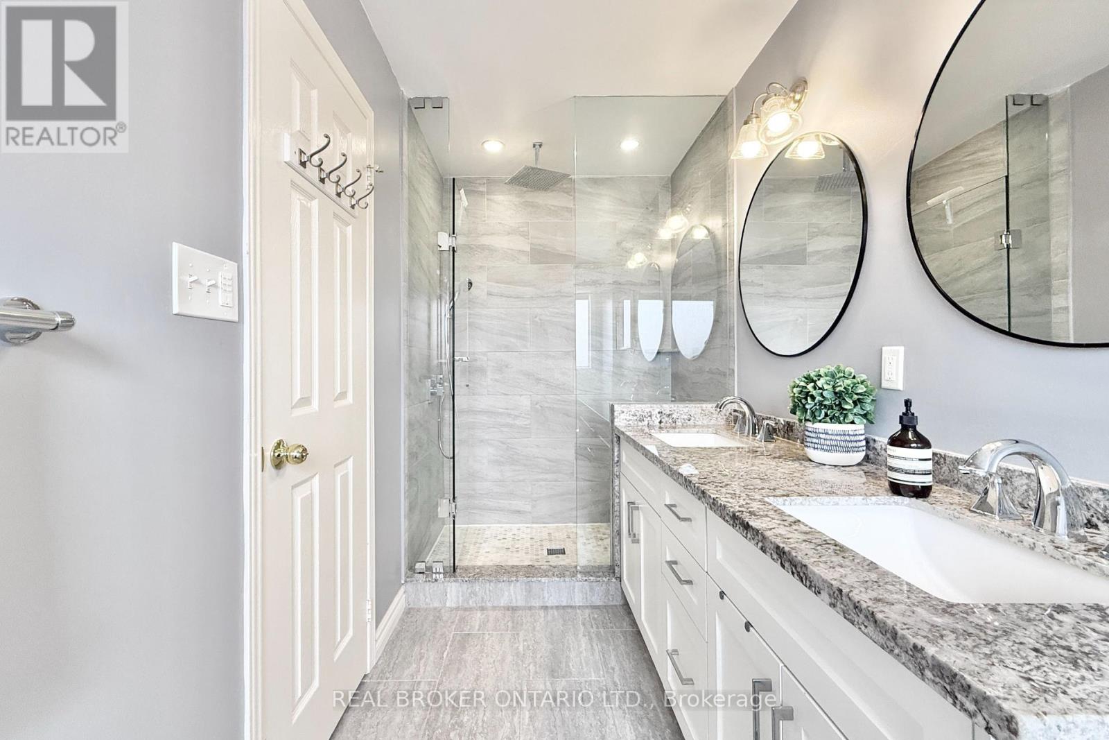 46 Revelstoke Crescent, Richmond Hill, Ontario  L4B 4T2 - Photo 16 - N12954678