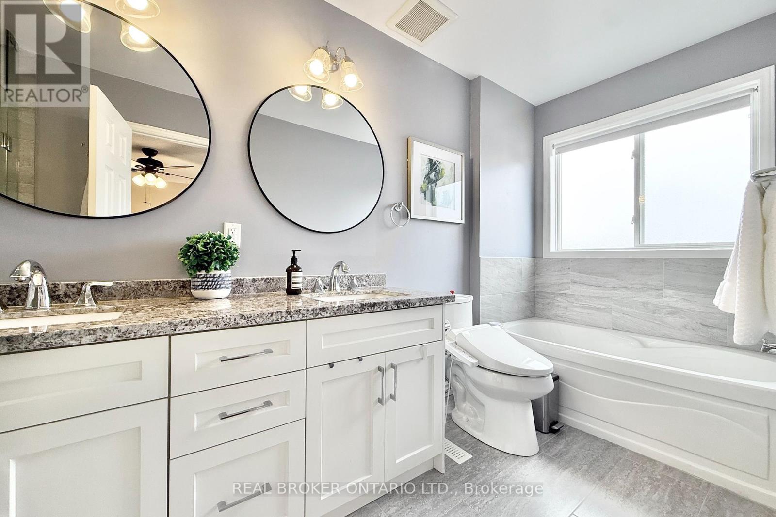 46 Revelstoke Crescent, Richmond Hill, Ontario  L4B 4T2 - Photo 17 - N12954678