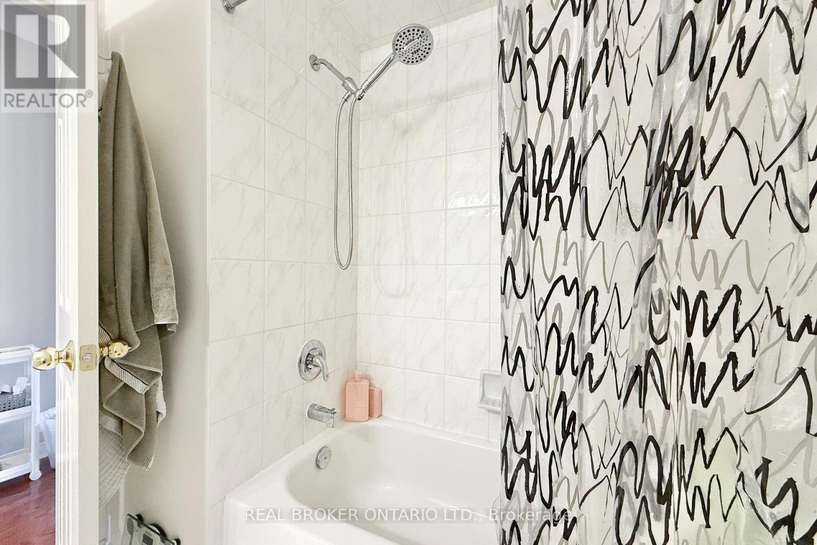 46 Revelstoke Crescent, Richmond Hill, Ontario  L4B 4T2 - Photo 23 - N12954678