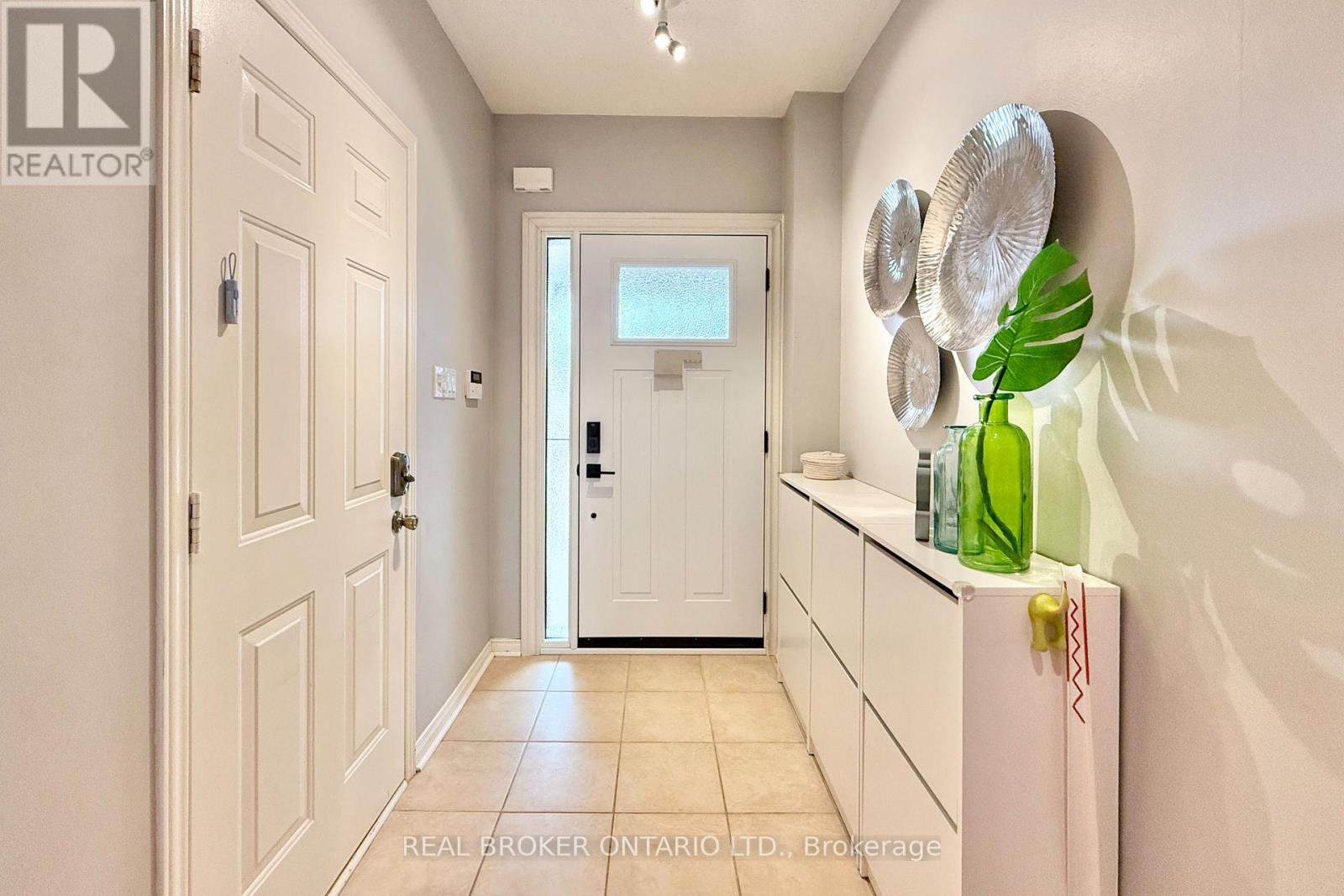 46 Revelstoke Crescent, Richmond Hill, Ontario  L4B 4T2 - Photo 28 - N12954678