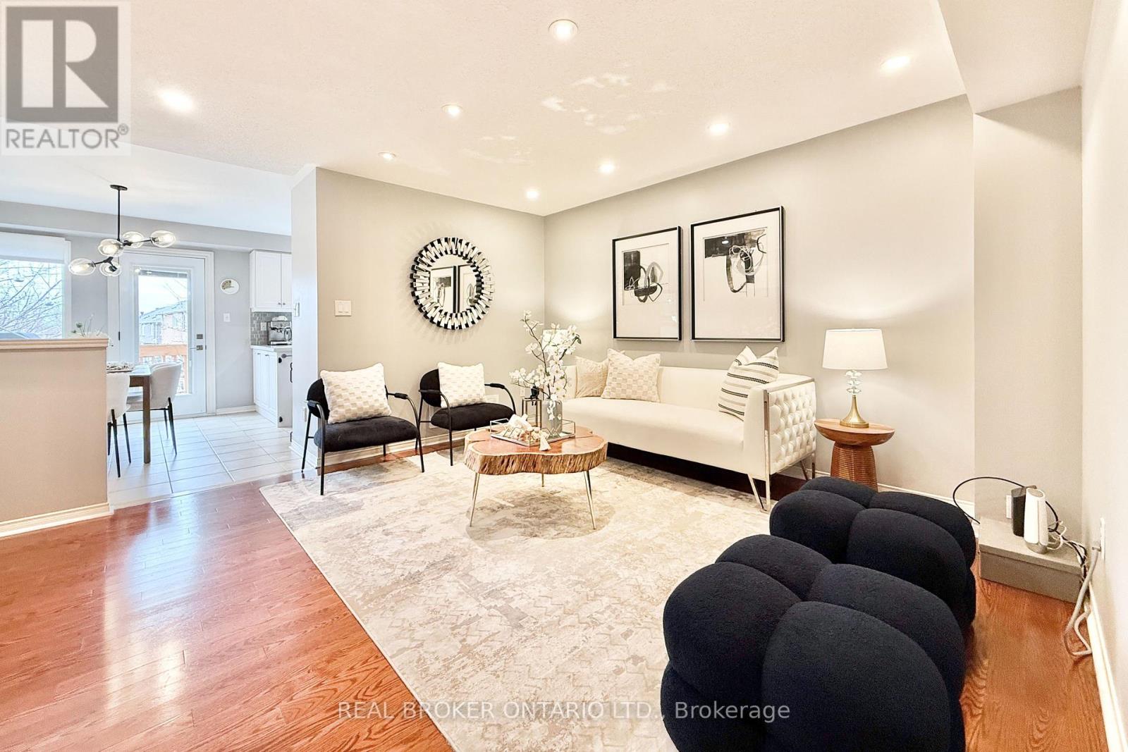 46 Revelstoke Crescent, Richmond Hill, Ontario  L4B 4T2 - Photo 3 - N12954678