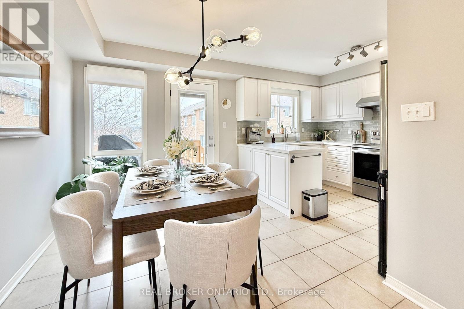 46 Revelstoke Crescent, Richmond Hill, Ontario  L4B 4T2 - Photo 6 - N12954678