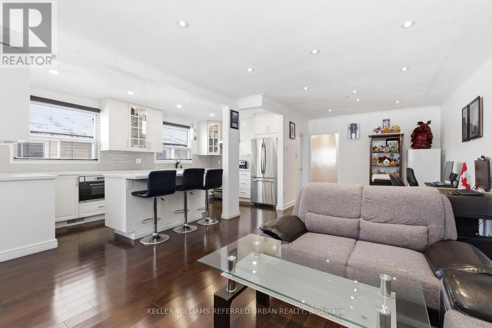 36 Hucknall Road, Toronto, Ontario  M3J 1V8 - Photo 6 - W12954662