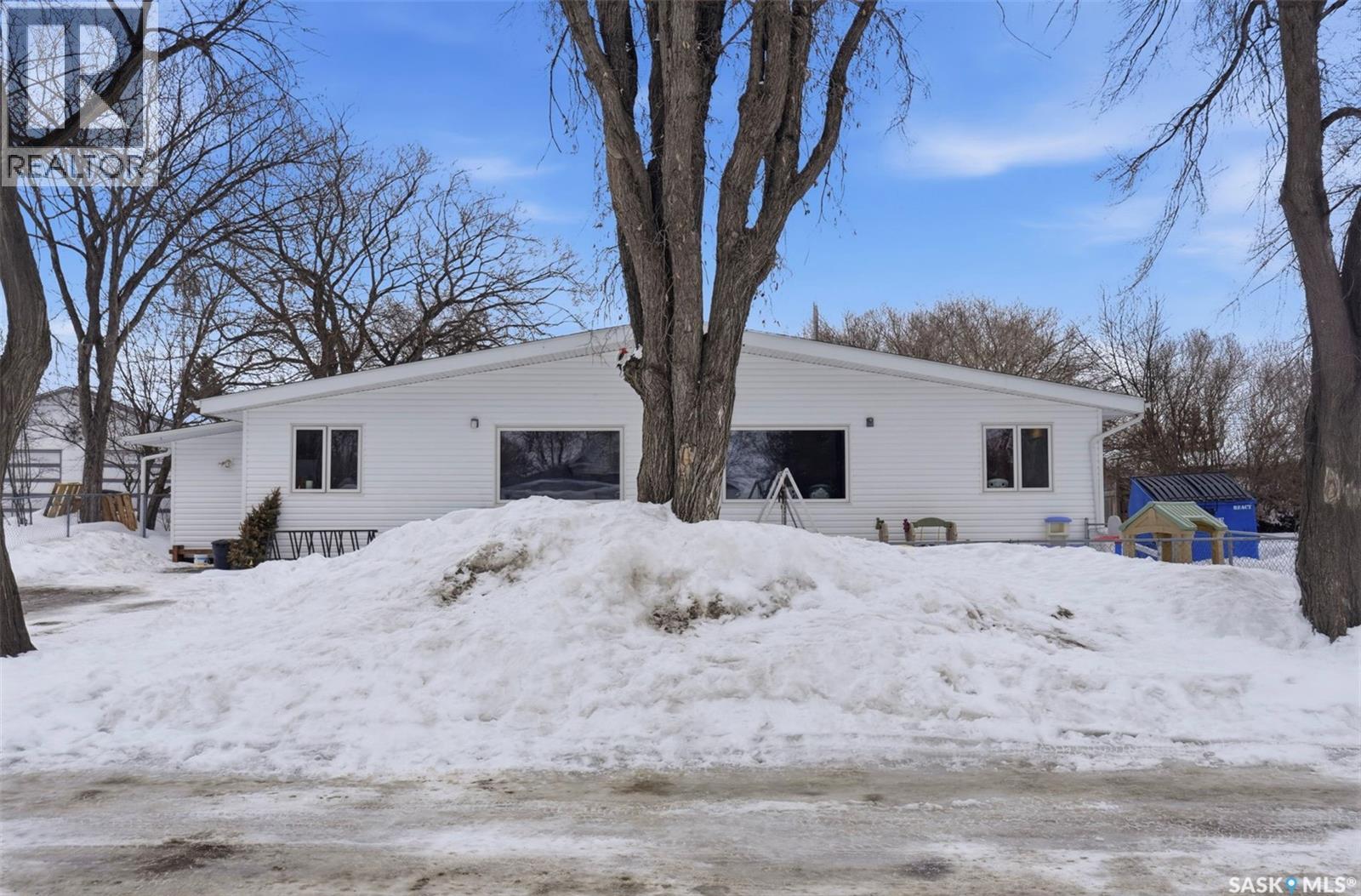 33 Antrim Street, Lanigan, Saskatchewan  S0K 2M0 - Photo 2 - SK031985