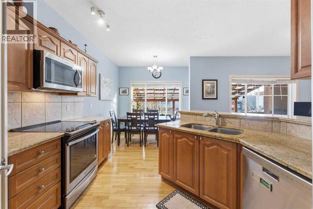 129 Cougartown Circle SW, Calgary, Alberta  T3H 0A4 - Photo 10 - A2295150