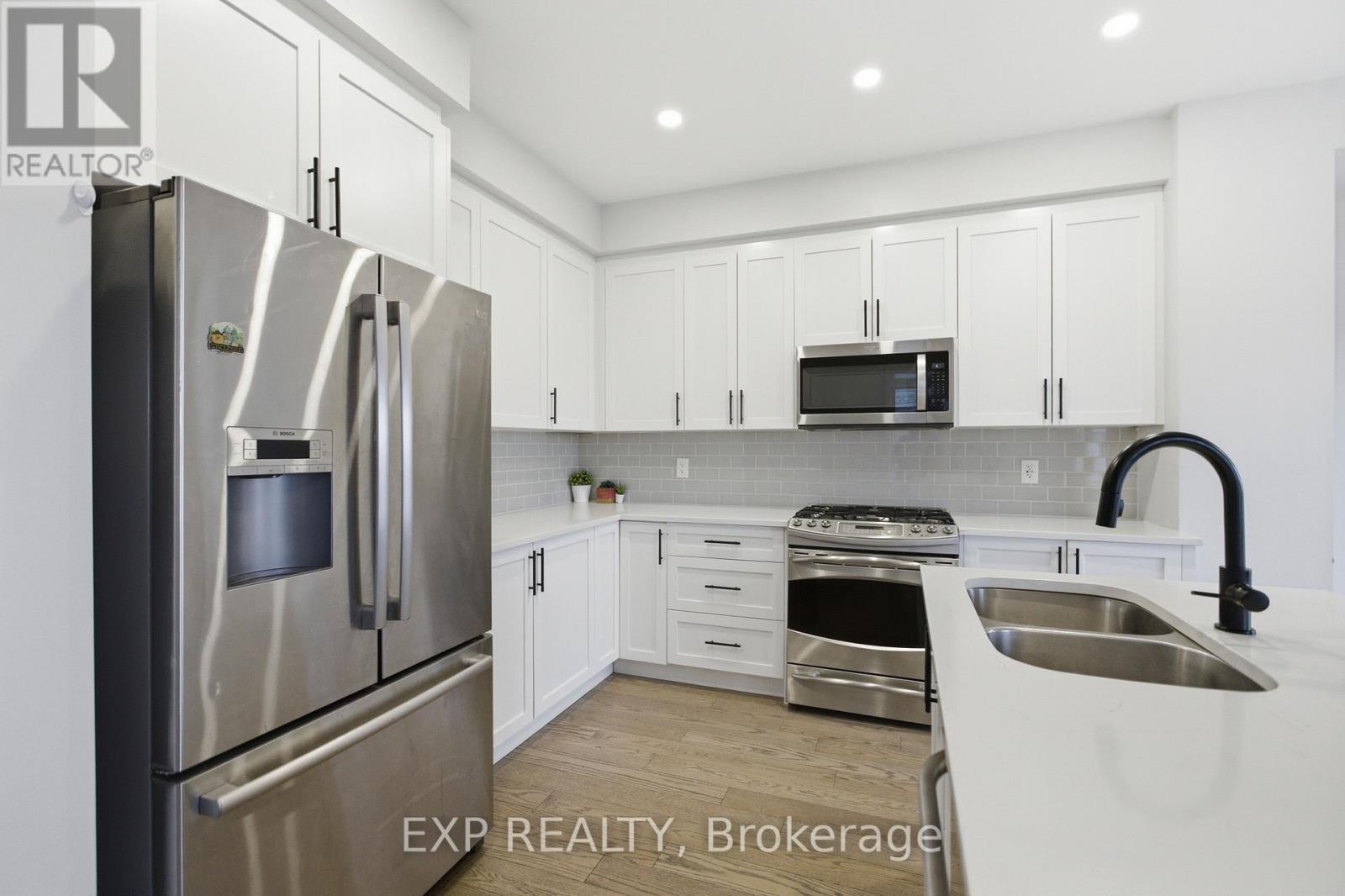 116 Main Halyard Lane, Ottawa, Ontario  K2J 7B6 - Photo 11 - X12954724