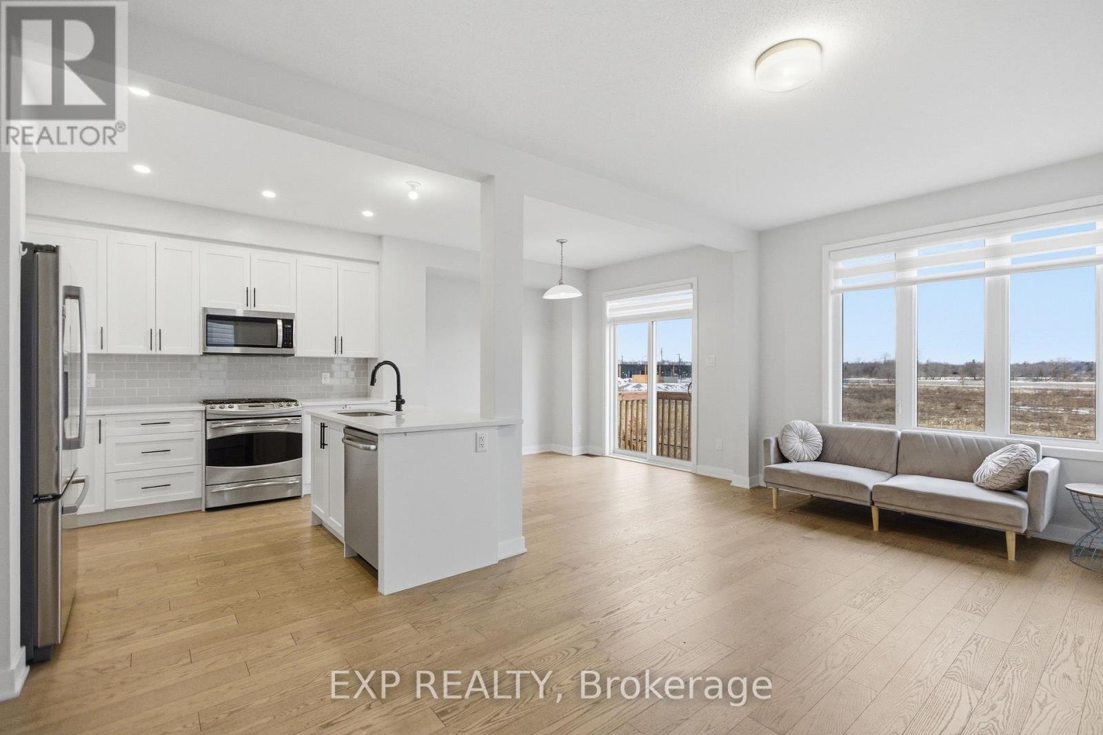 116 Main Halyard Lane, Ottawa, Ontario  K2J 7B6 - Photo 8 - X12954724