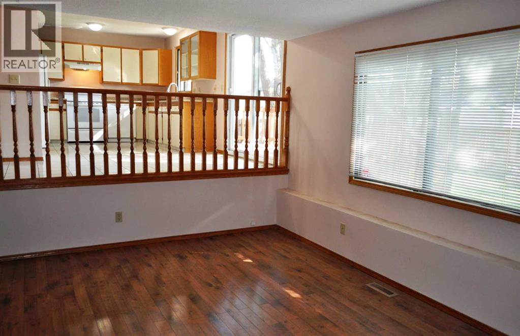 319 Woodside Circle SW, Calgary, Alberta  T2W 3K2 - Photo 7 - A2296885