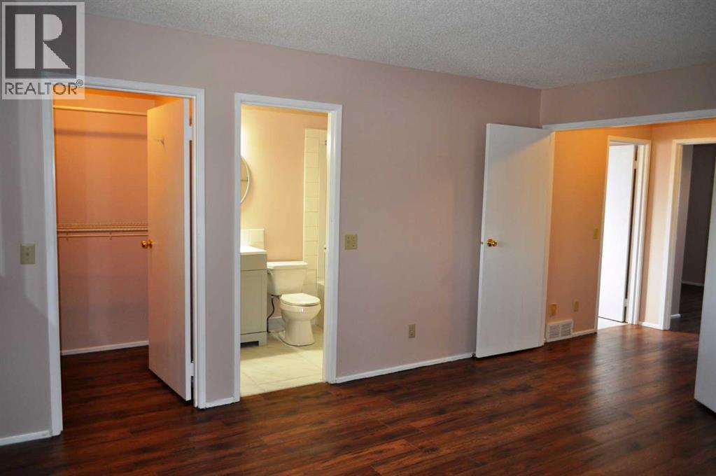 319 Woodside Circle SW, Calgary, Alberta  T2W 3K2 - Photo 12 - A2296885