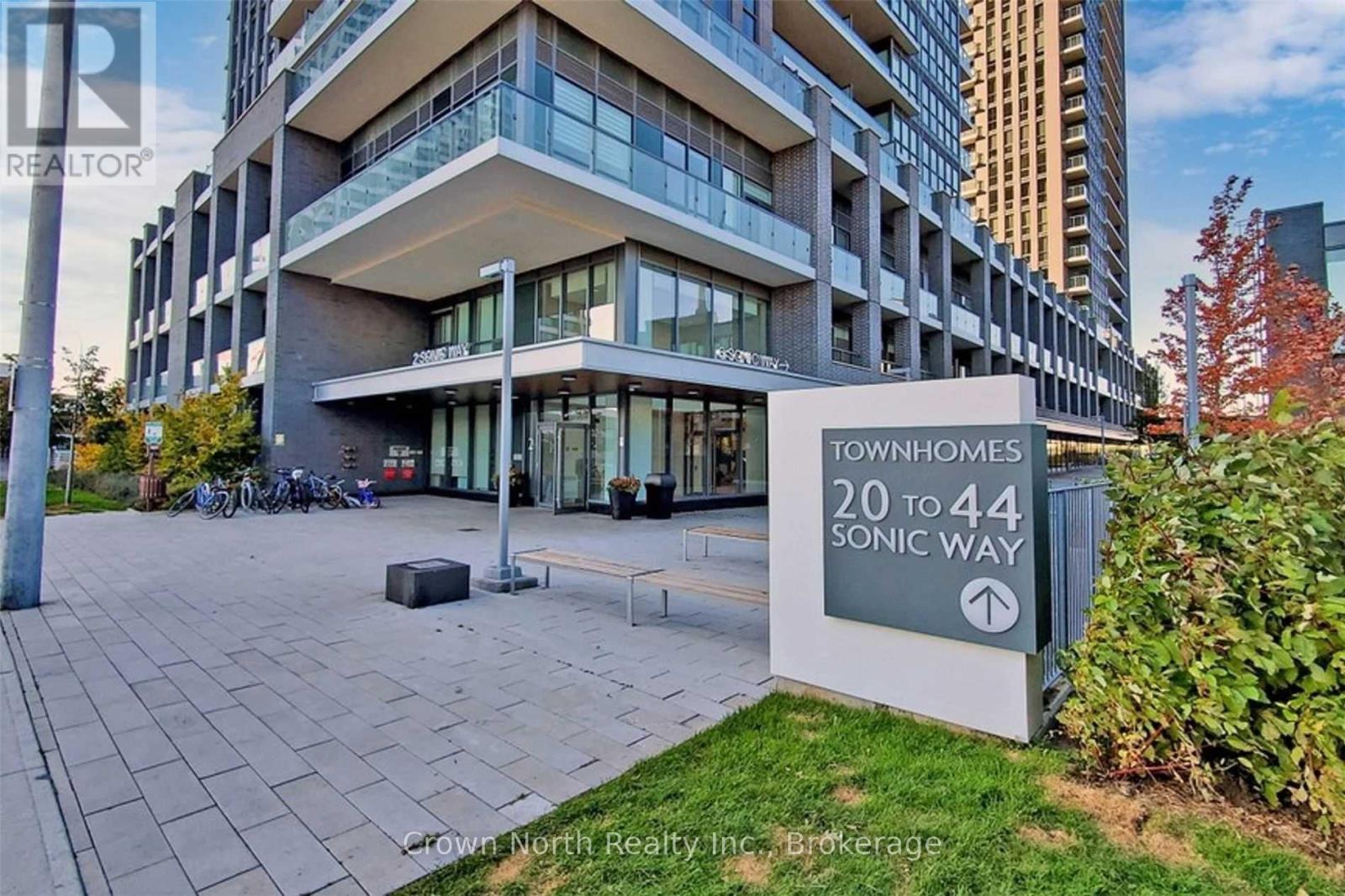 2102 - 2 Sonic Way W, Toronto, Ontario  M3C 0P1 - Photo 3 - C12954708