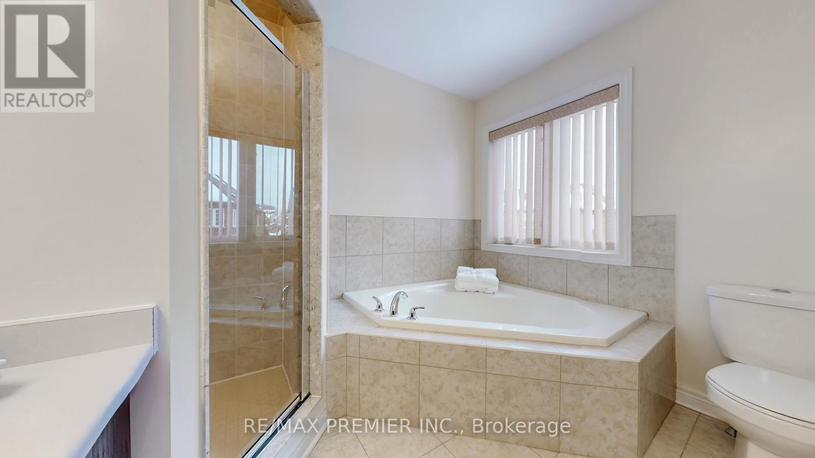 32 Blue Grouse Road, Vaughan, Ontario  L6A 4B9 - Photo 22 - N12952926
