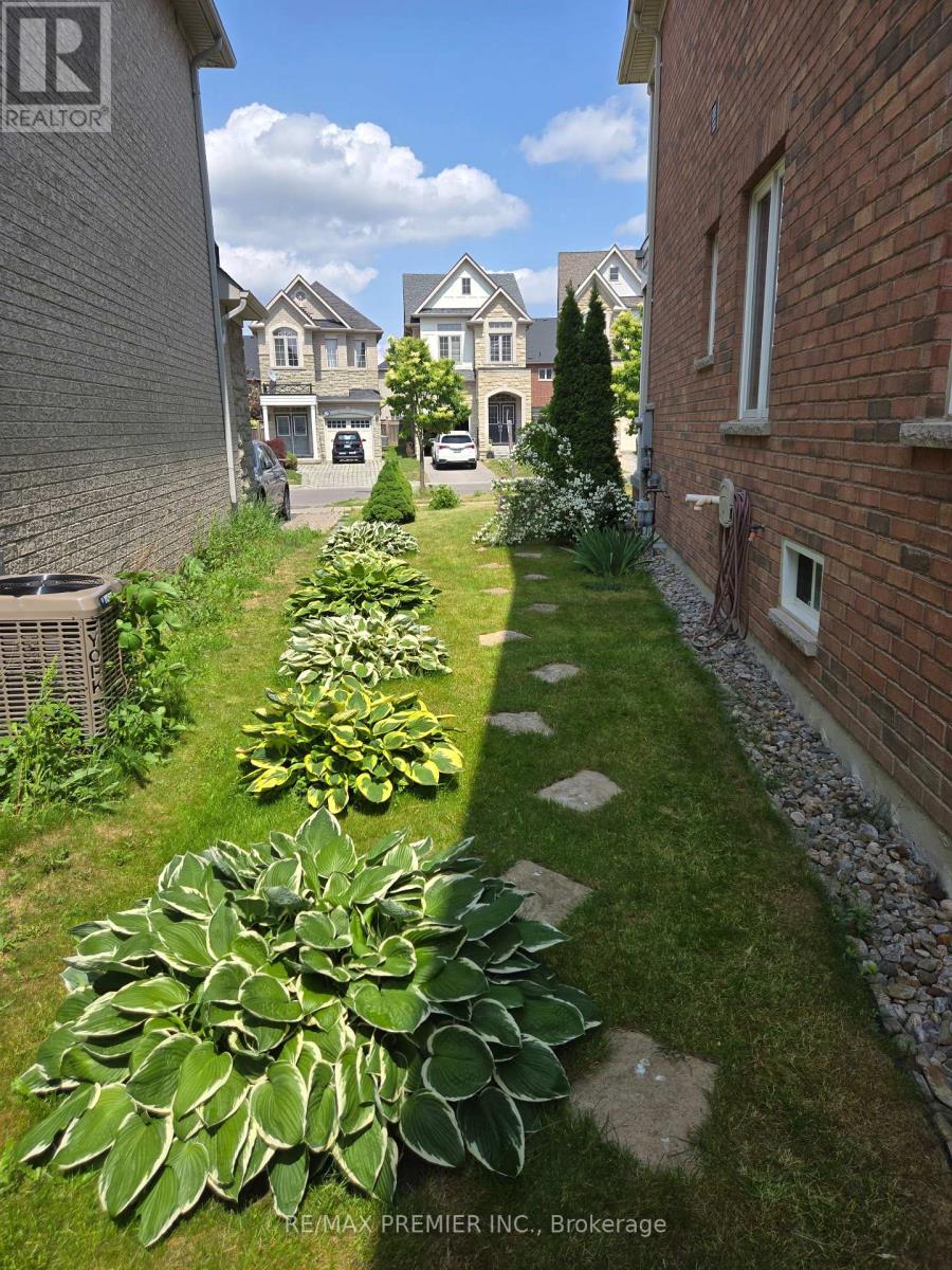 32 Blue Grouse Road, Vaughan, Ontario  L6A 4B9 - Photo 33 - N12952926