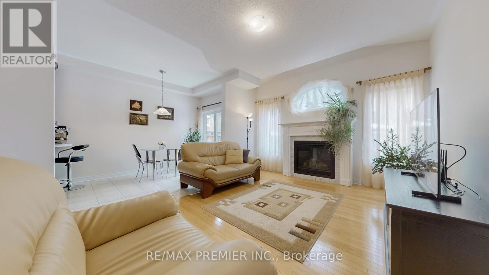 32 Blue Grouse Road, Vaughan, Ontario  L6A 4B9 - Photo 5 - N12952926