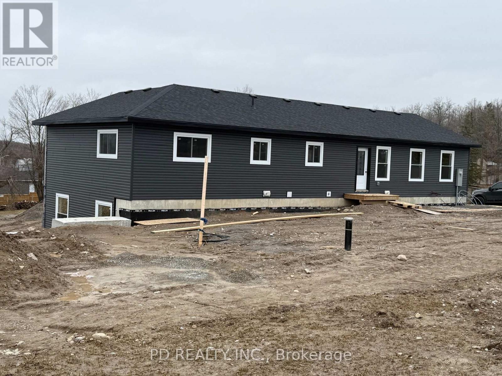 2467 Queen Mary Street, Cavan Monaghan, Ontario  L0A 1C0 - Photo 2 - X12954766