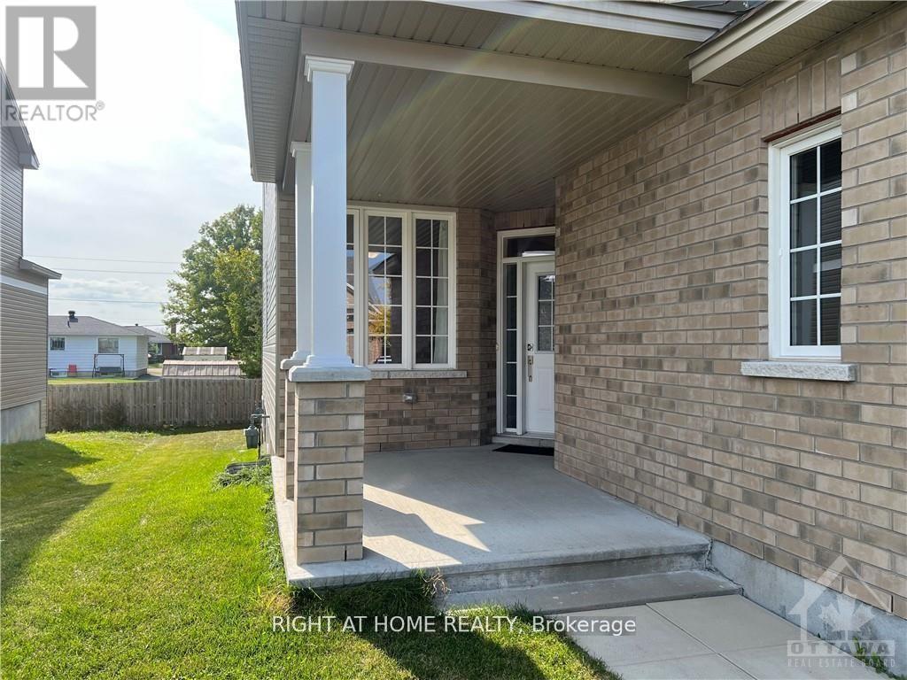 145 Bert Hall Street, Arnprior, Ontario  K7S 0G9 - Photo 3 - X12954756