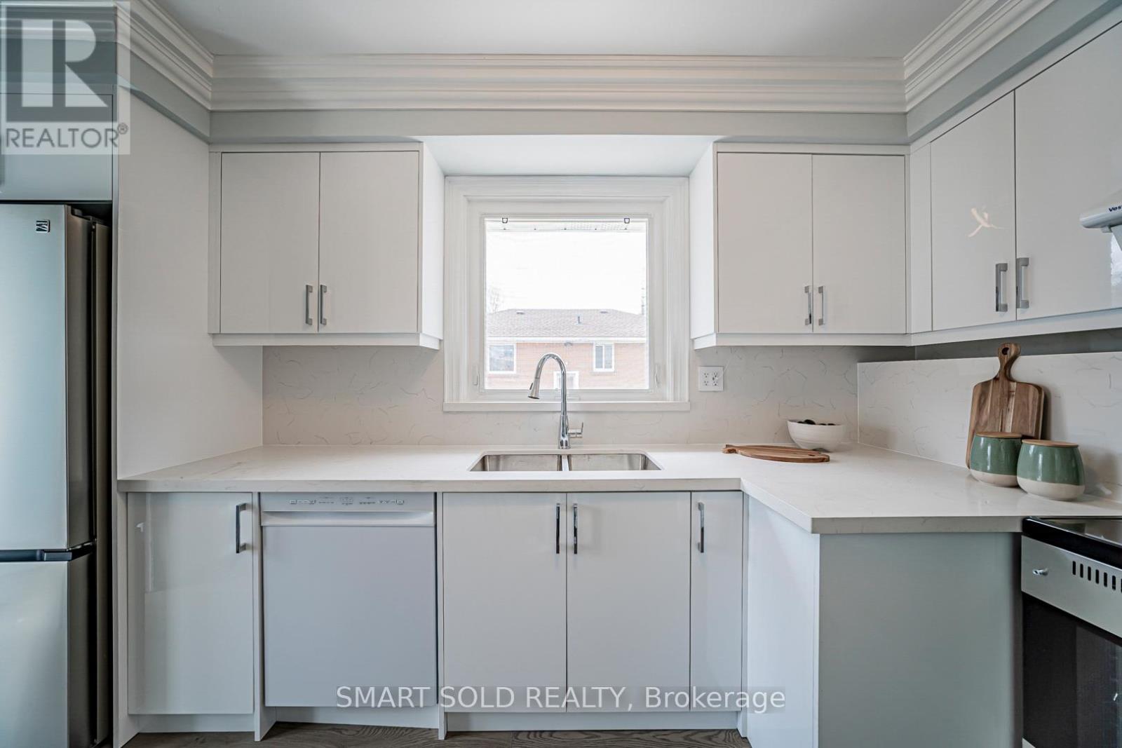 995 Garrard Avenue, Mississauga, Ontario  L5E 1L4 - Photo 15 - W12885392