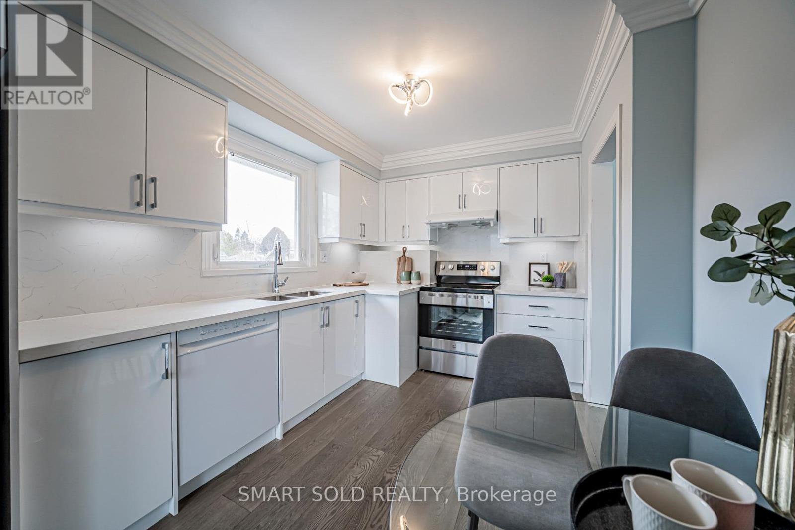 995 Garrard Avenue, Mississauga, Ontario  L5E 1L4 - Photo 13 - W12885392