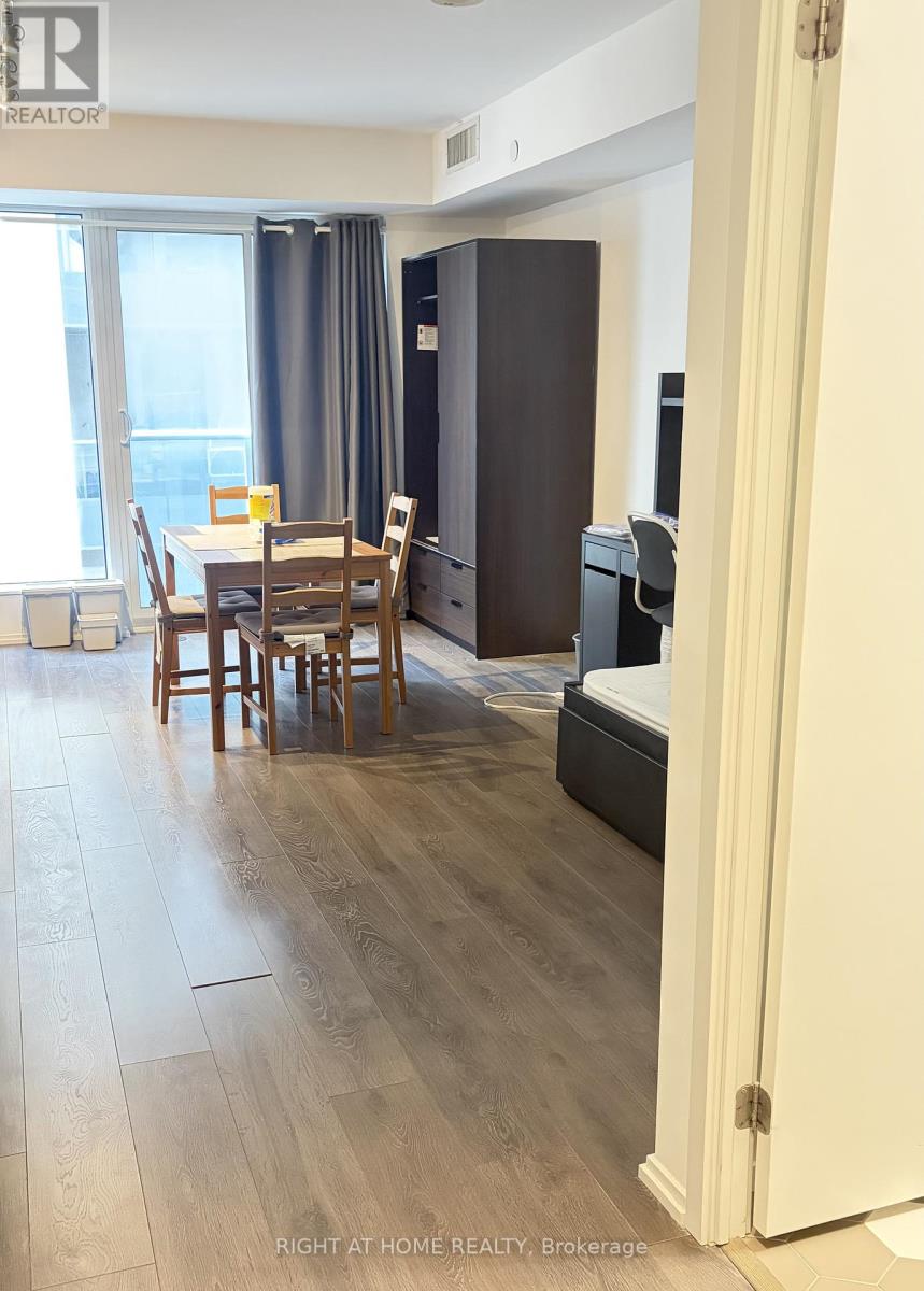 1011 - 68 Shuter Street, Toronto, Ontario  M5B 1B4 - Photo 4 - C12804454