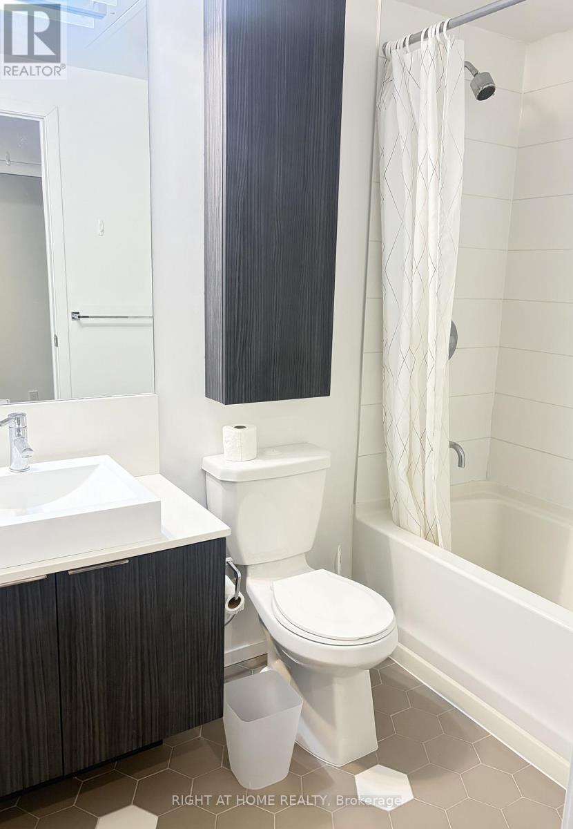 1011 - 68 Shuter Street, Toronto, Ontario  M5B 1B4 - Photo 8 - C12804454