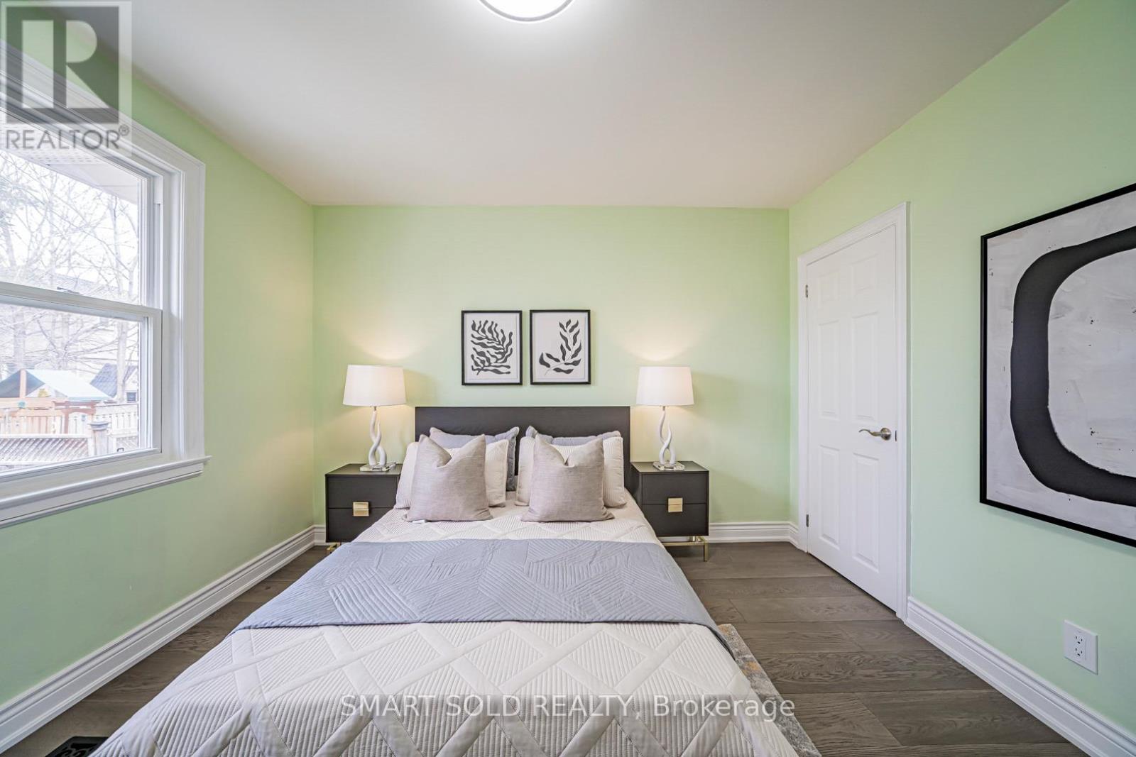 995 Garrard Avenue, Mississauga, Ontario  L5E 1L4 - Photo 10 - W12885392