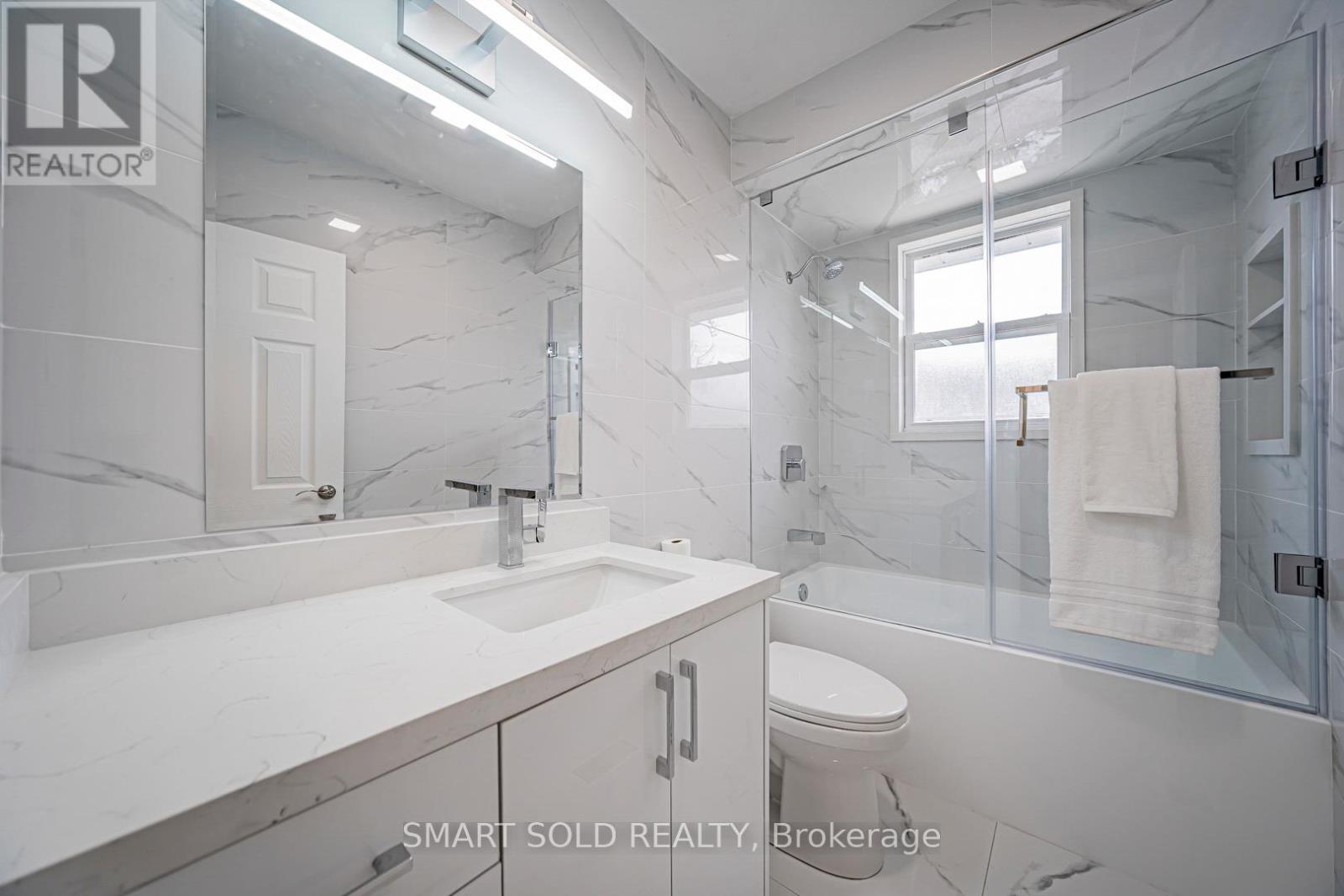 995 Garrard Avenue, Mississauga, Ontario  L5E 1L4 - Photo 21 - W12885392