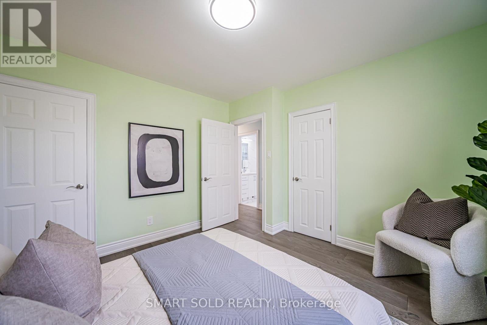 995 Garrard Avenue, Mississauga, Ontario  L5E 1L4 - Photo 26 - W12885392