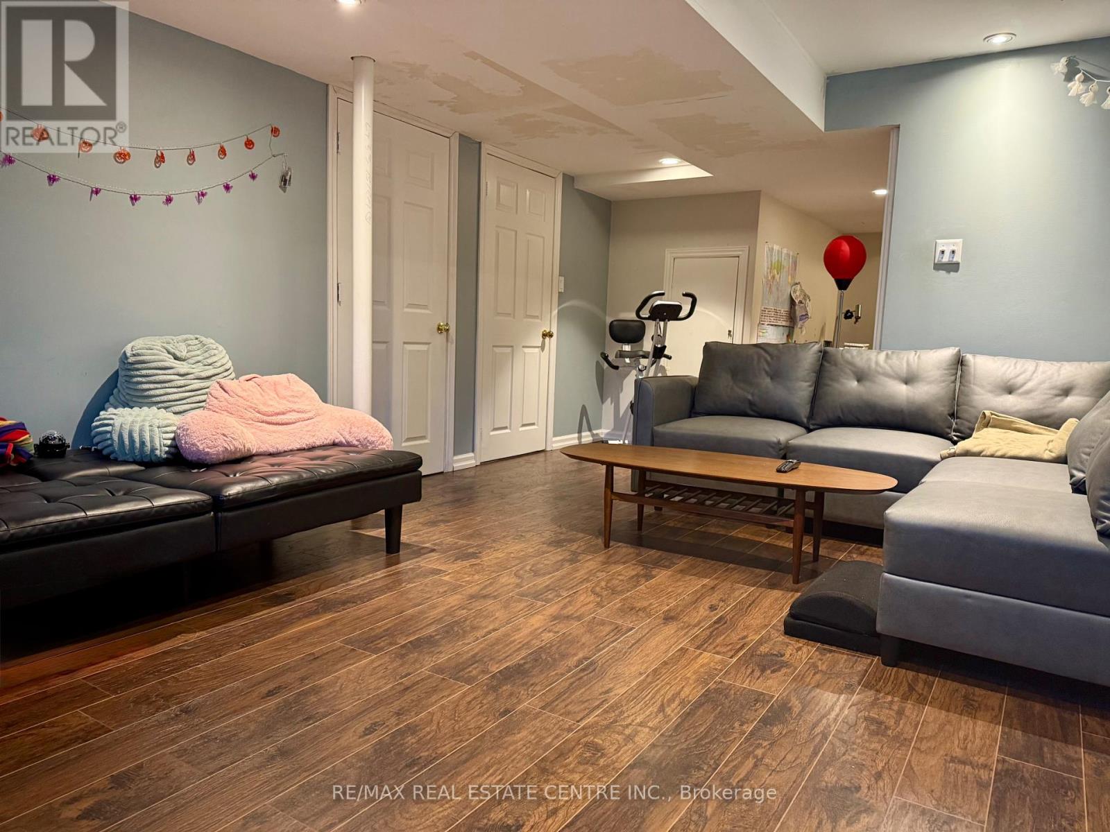 2225 Dale Ridge Drive, Oakville, Ontario  L6M 3L4 - Photo 7 - W12948734