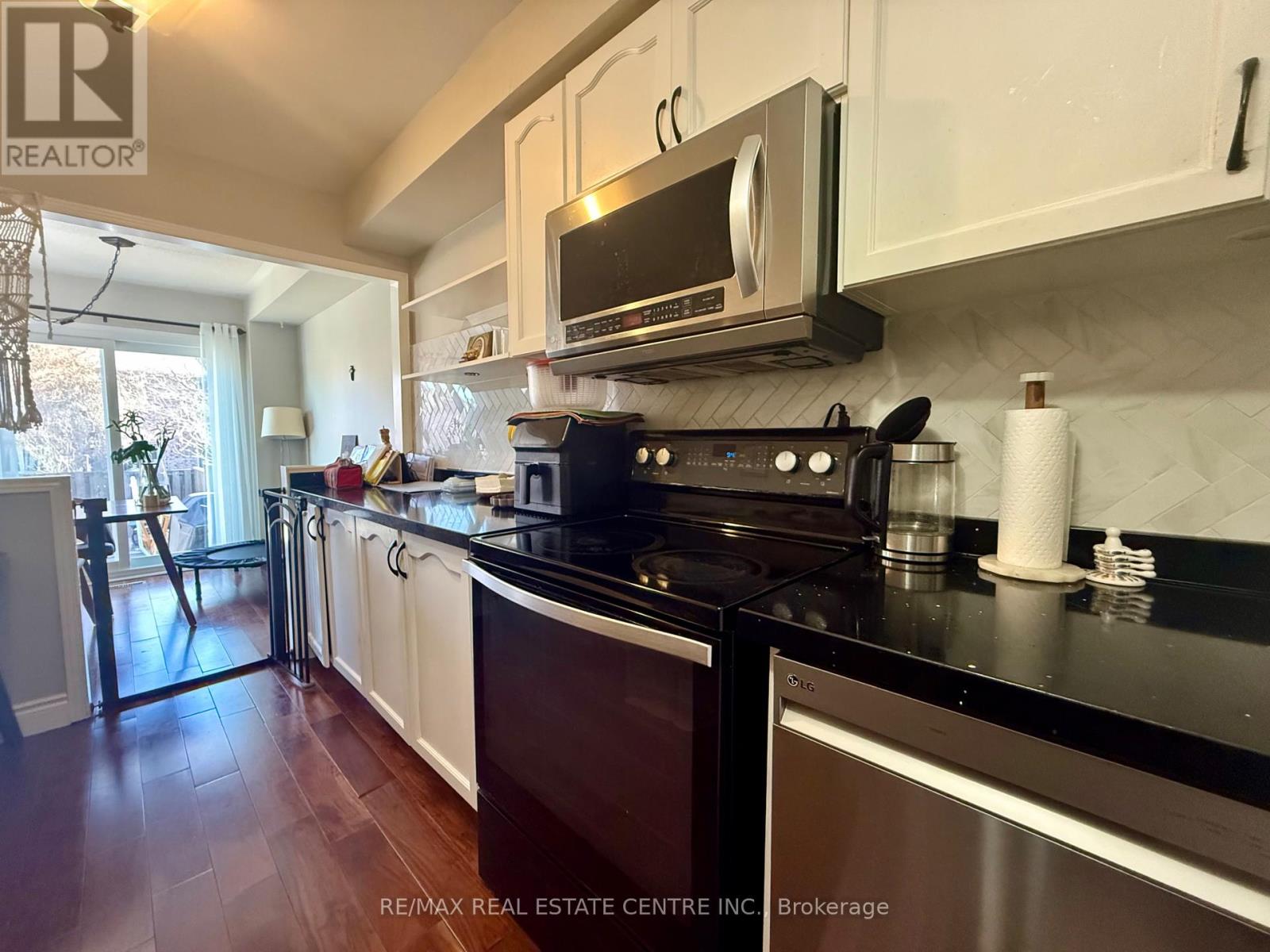 2225 Dale Ridge Drive, Oakville, Ontario  L6M 3L4 - Photo 2 - W12948734