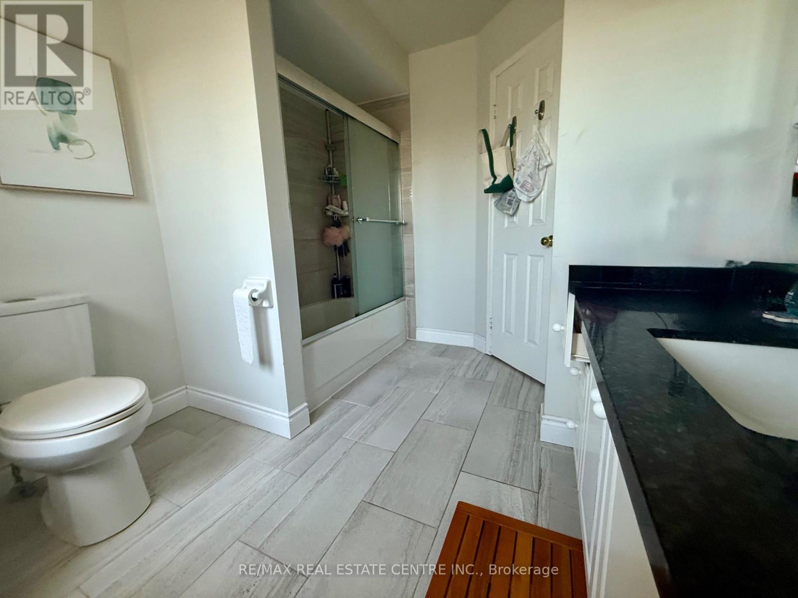 2225 Dale Ridge Drive, Oakville, Ontario  L6M 3L4 - Photo 9 - W12948734