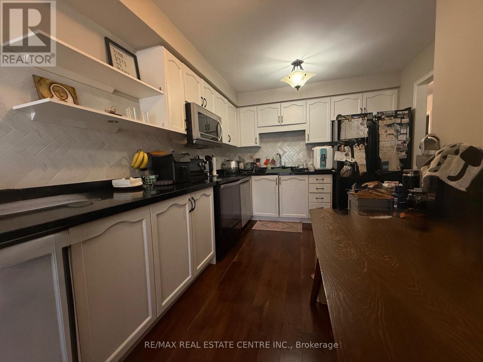 2225 Dale Ridge Drive, Oakville, Ontario  L6M 3L4 - Photo 3 - W12948734