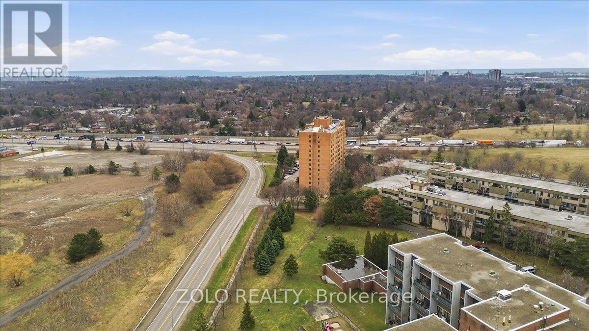 707 - 2121 Roche Court, Mississauga, Ontario  L5K 2C7 - Photo 3 - W12948408