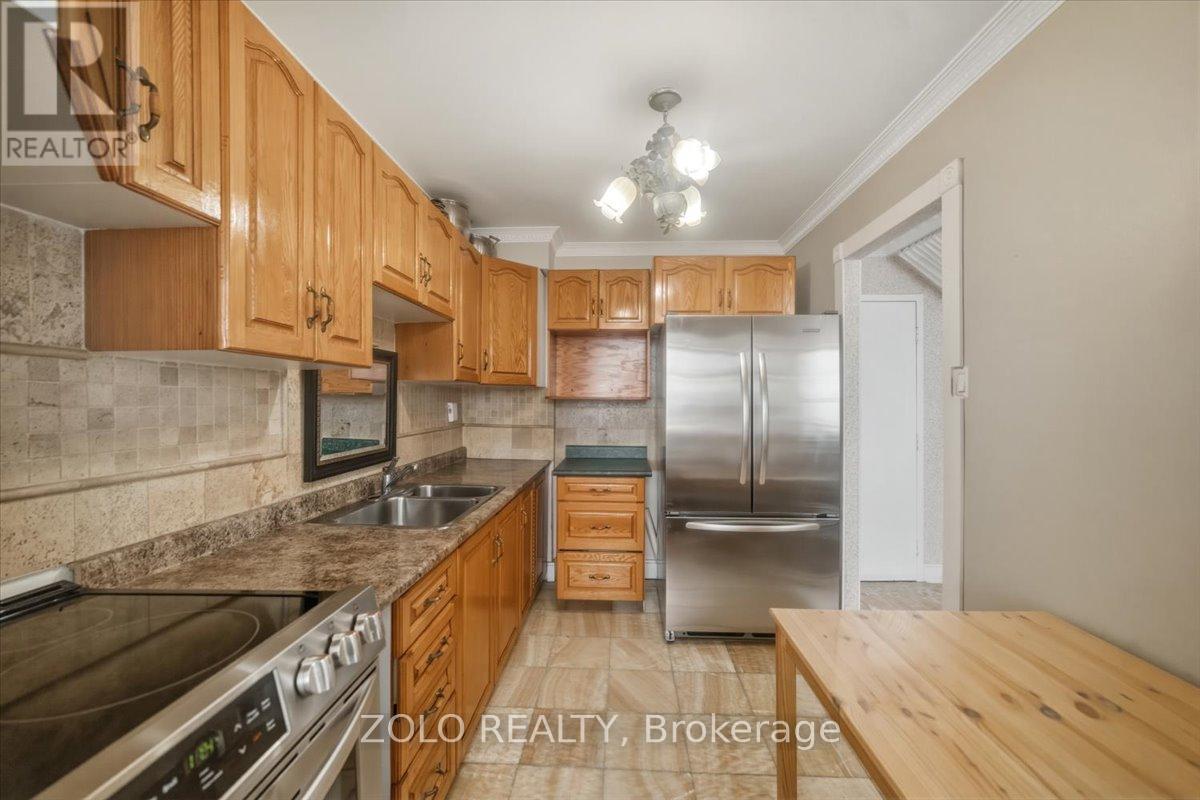 707 - 2121 Roche Court, Mississauga, Ontario  L5K 2C7 - Photo 5 - W12948408